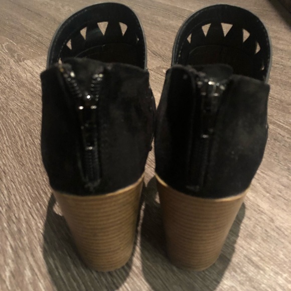 Black suede open toed bootie - Picture 4 of 5